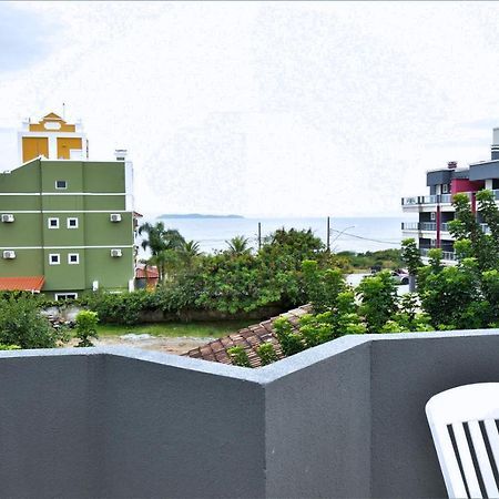 Residencial Melfi 2 Apartamento Com Piscina บอมบินญัส ภายนอก รูปภาพ